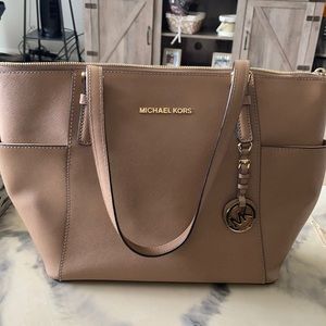 Micheal kors satchel